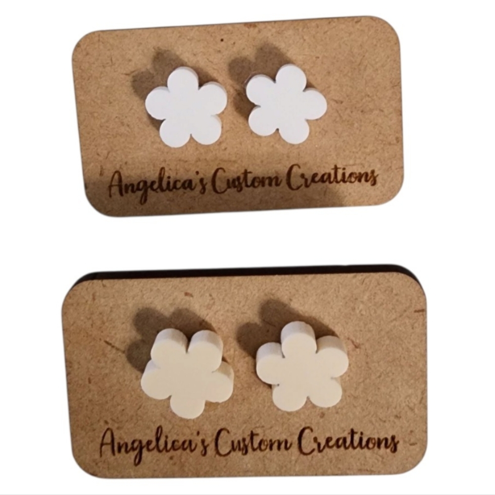 Vanilla Bloom Acrylic Stud Set